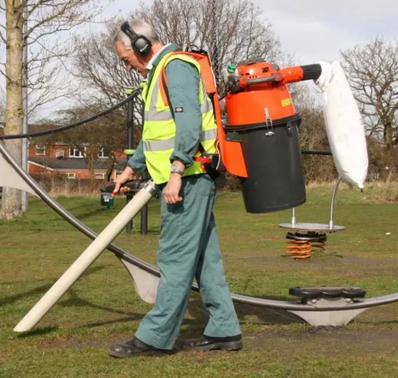 Sırt Tipi Yaprak Çöp Toplama Makinası